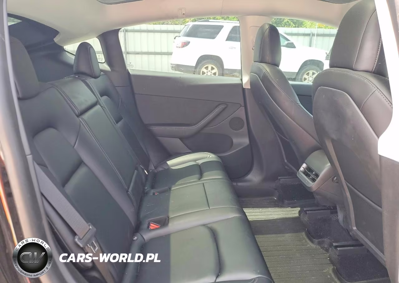 2022 Tesla Model Y VIN:7SAYGDEE3NF328499 - 10
