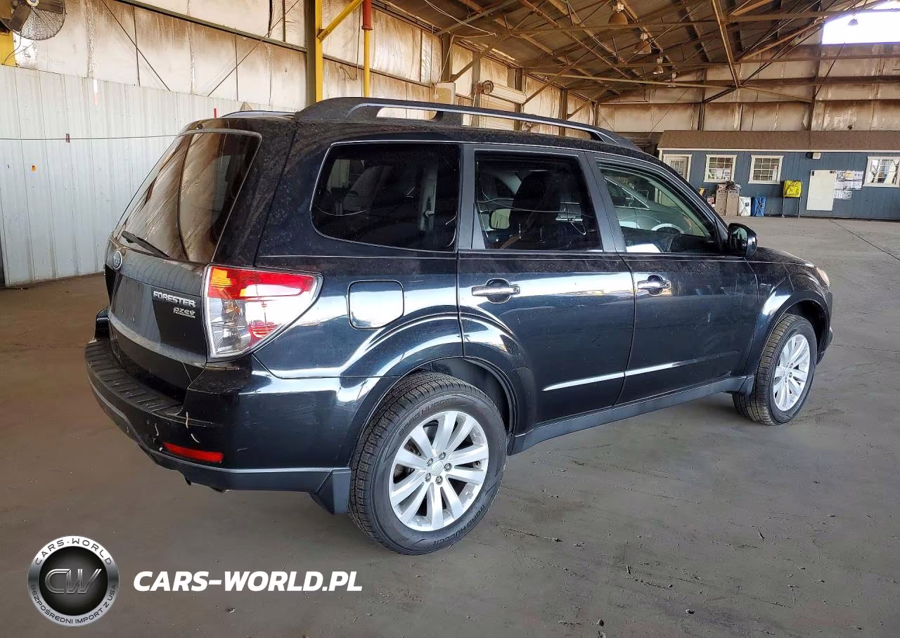 2013 Subaru Forester 2.5X Premium VIN:JF2SHADCXDH425181 - 3