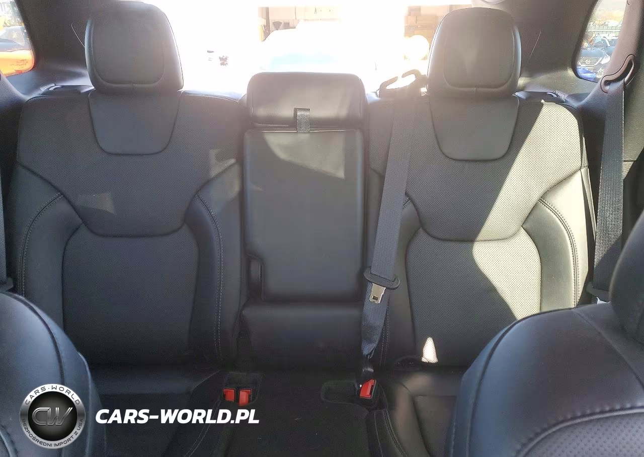 2022 Jeep Cherokee Latitude Lux VIN:1C4PJMMX8ND511644 - 10
