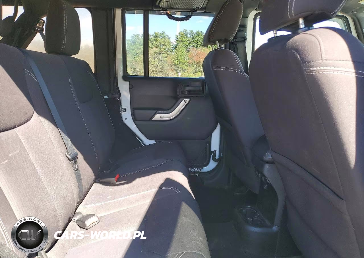 2015 Jeep Wrangler Unlimited Sahara VIN:1C4BJWEG3FL646770 - 11
