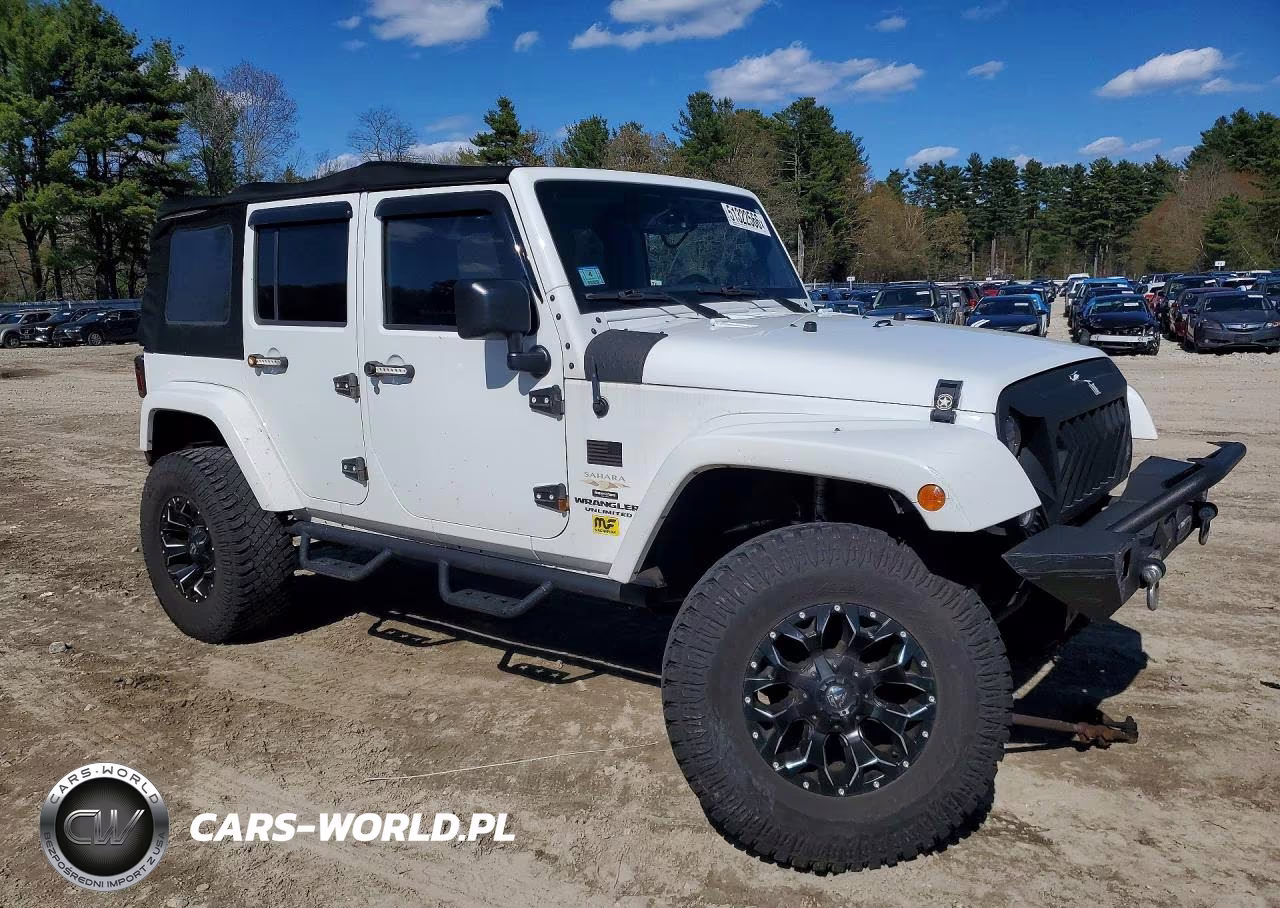 2015 Jeep Wrangler Unlimited Sahara VIN:1C4BJWEG3FL646770 - 4