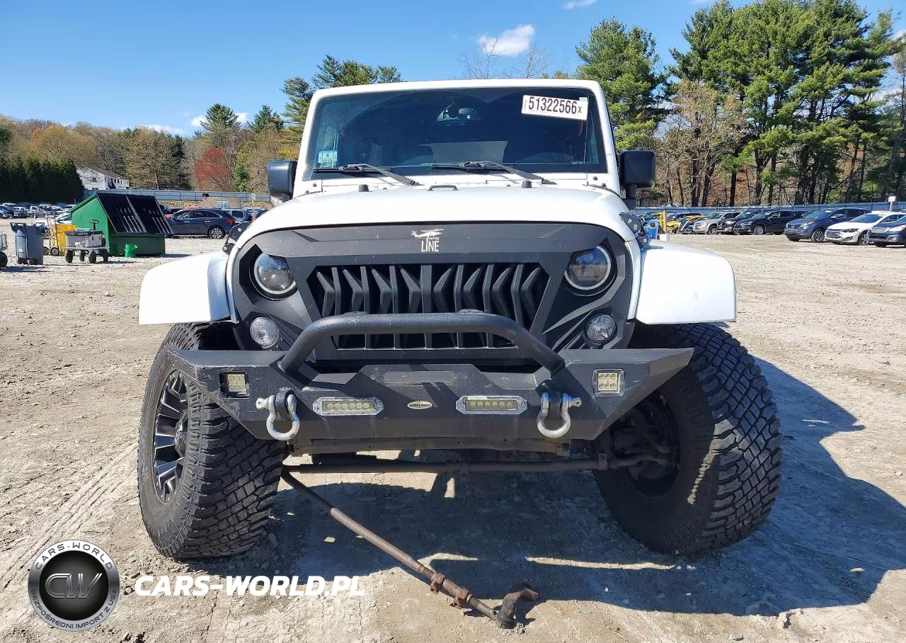 2015 Jeep Wrangler Unlimited Sahara VIN:1C4BJWEG3FL646770 - 5