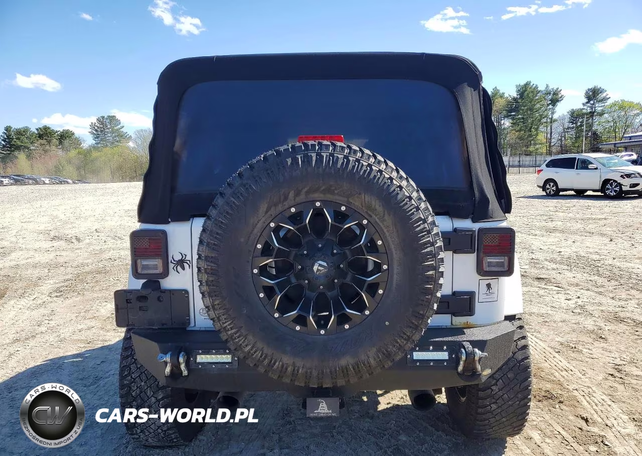 2015 Jeep Wrangler Unlimited Sahara VIN:1C4BJWEG3FL646770 - 6