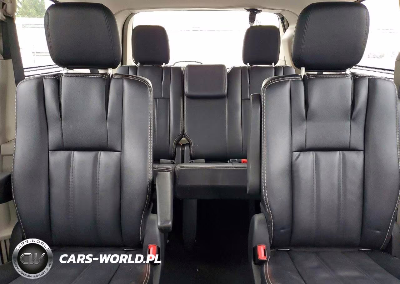 2015 Chrysler Town & Country Touring VIN:2C4RC1BG8FR602349 - 10