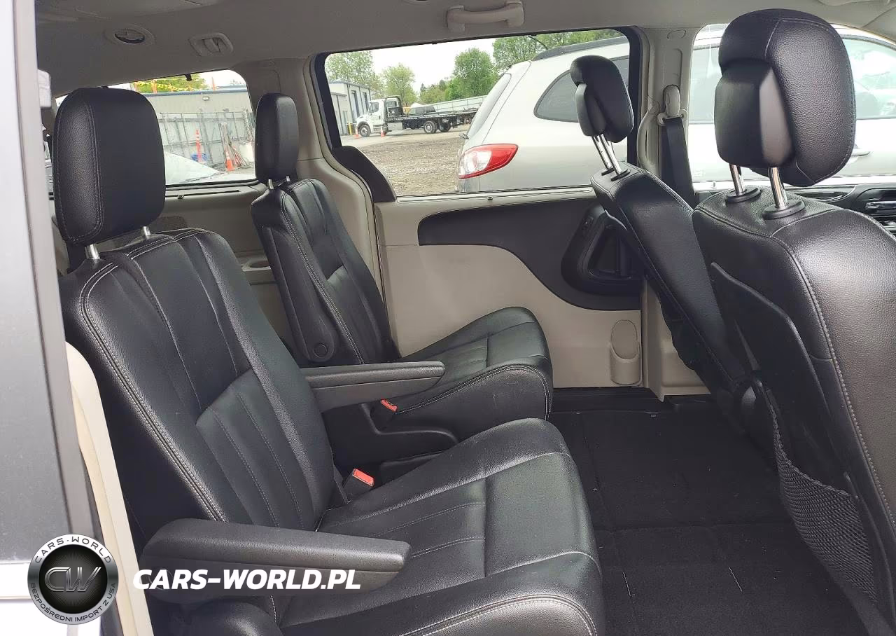 2015 Chrysler Town & Country Touring VIN:2C4RC1BG8FR602349 - 11