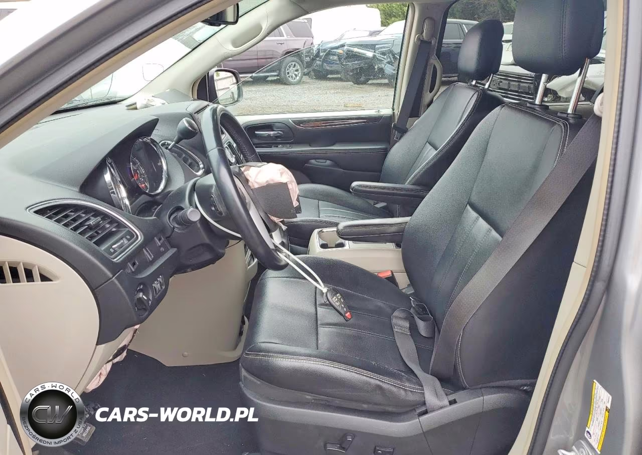 2015 Chrysler Town & Country Touring VIN:2C4RC1BG8FR602349 - 7
