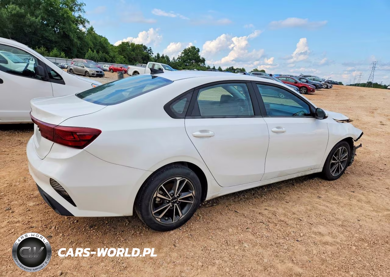 2022 Kia Forte Lxs VIN:3KPF24AD5NE467359 - 3