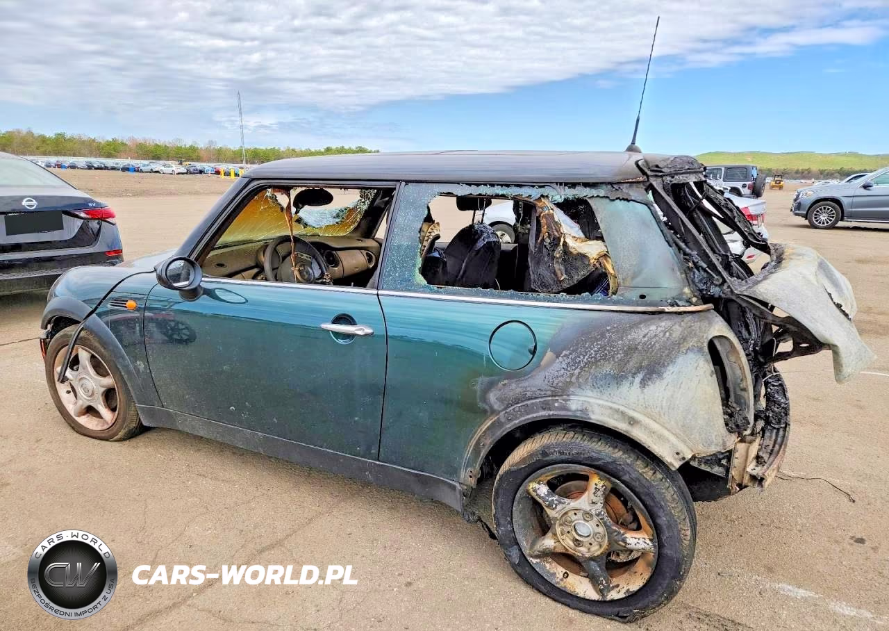 2003 Mini Cooper VIN:WMWRC334X3TJ52768 - 2
