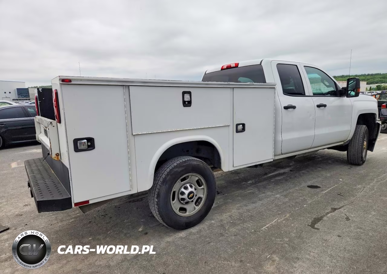 2018 Chevrolet Silverado K2500 Heavy Duty VIN:1GC2KUEG3JZ239314 - 3