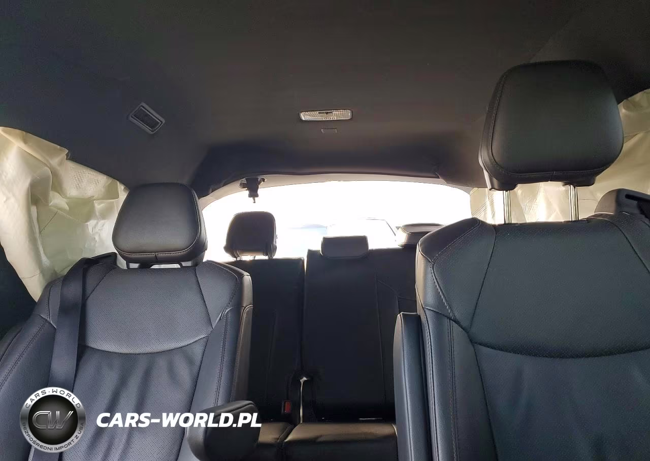 2025 Toyota Sienna Platinum 7-Passenger VIN:5TDESKFC5SS157827 - 10