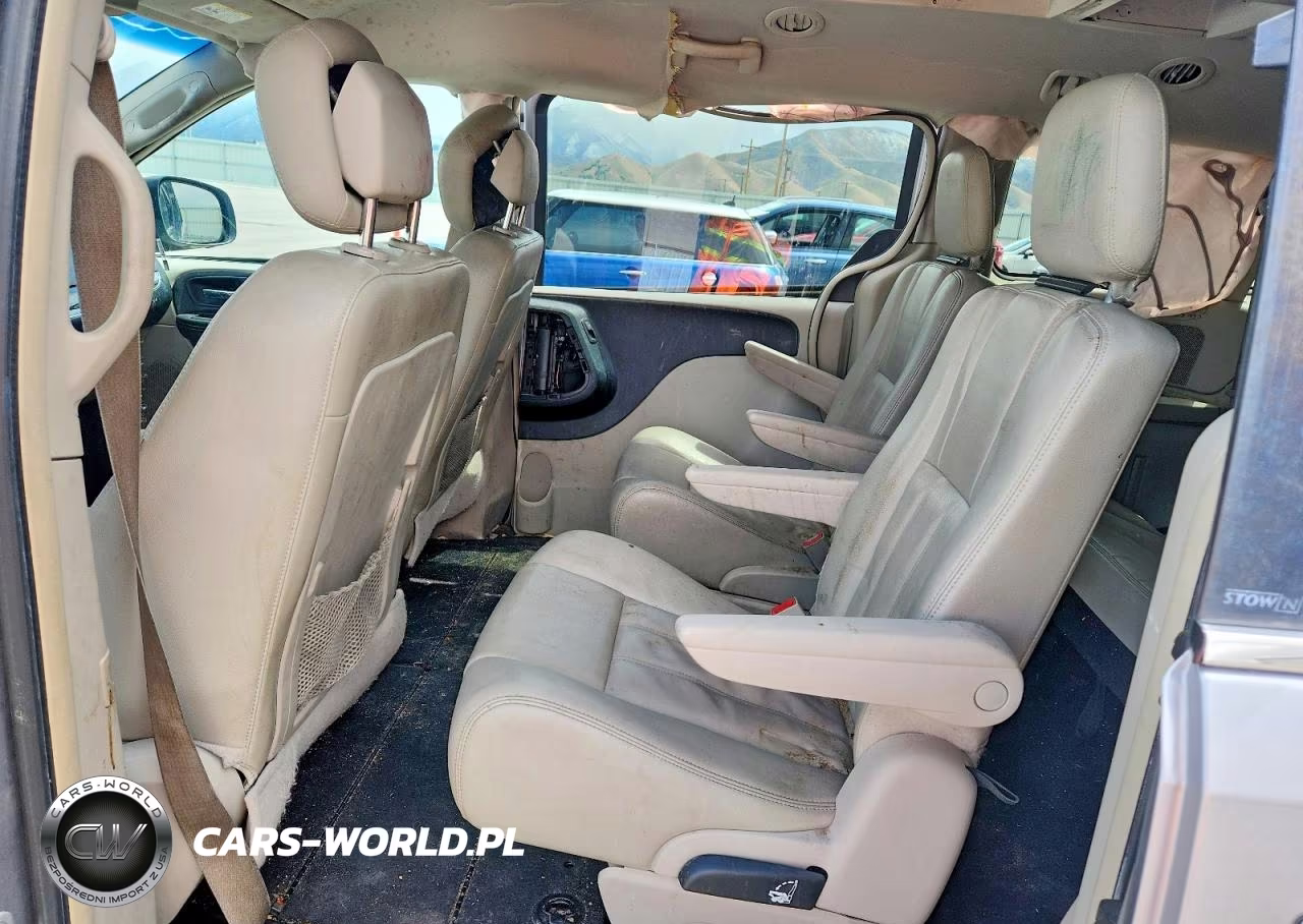 2013 Chrysler Town & Country Touring VIN:2C4RC1BGXDR556472 - 11