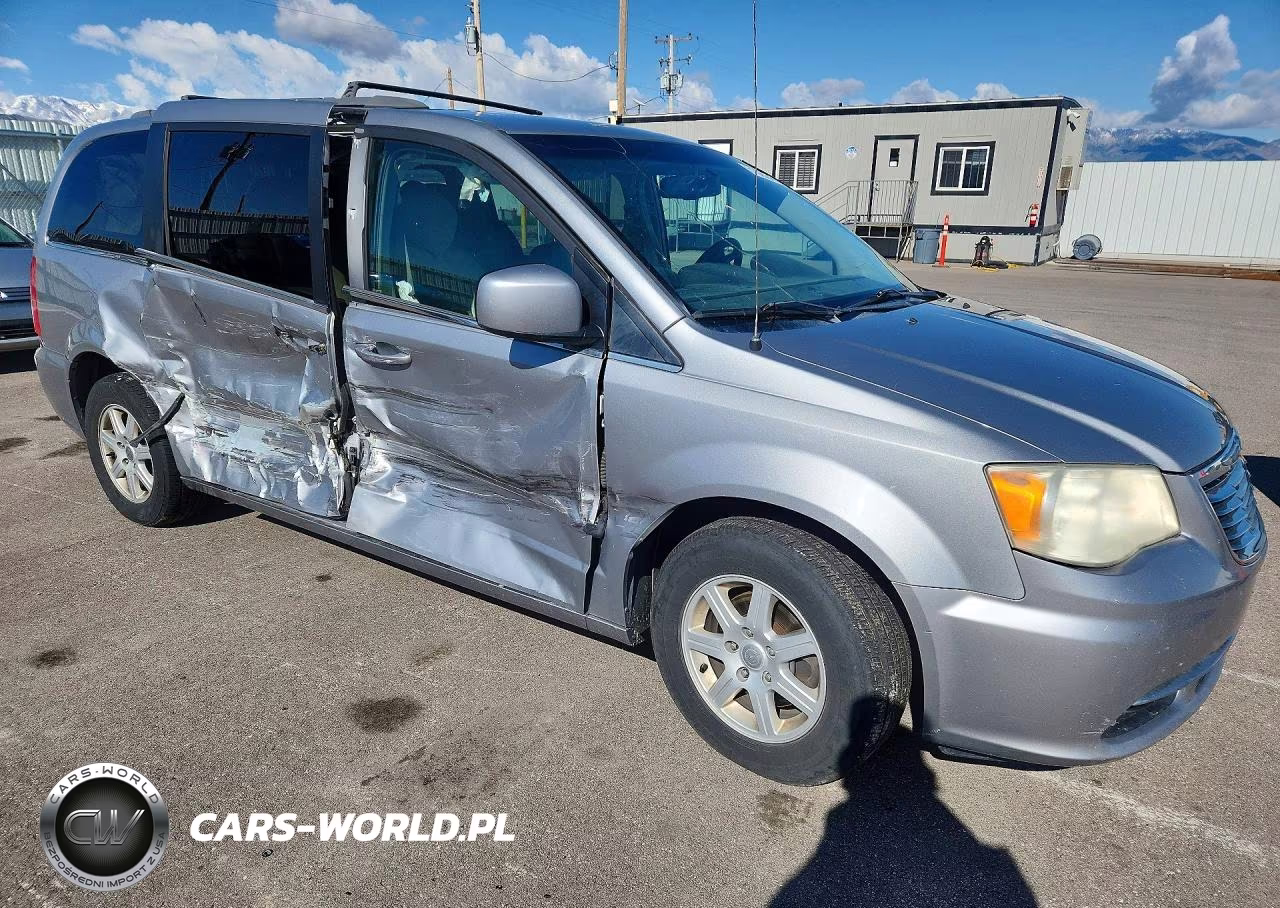 2013 Chrysler Town & Country Touring VIN:2C4RC1BGXDR556472 - 4