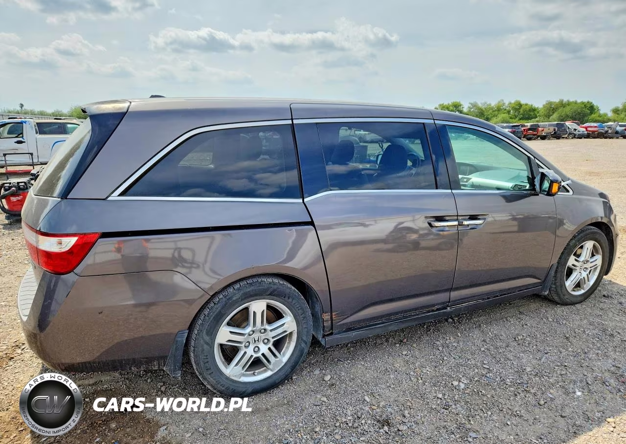 2012 Honda Odyssey Touring VIN:5FNRL5H9XCB058475 - 3