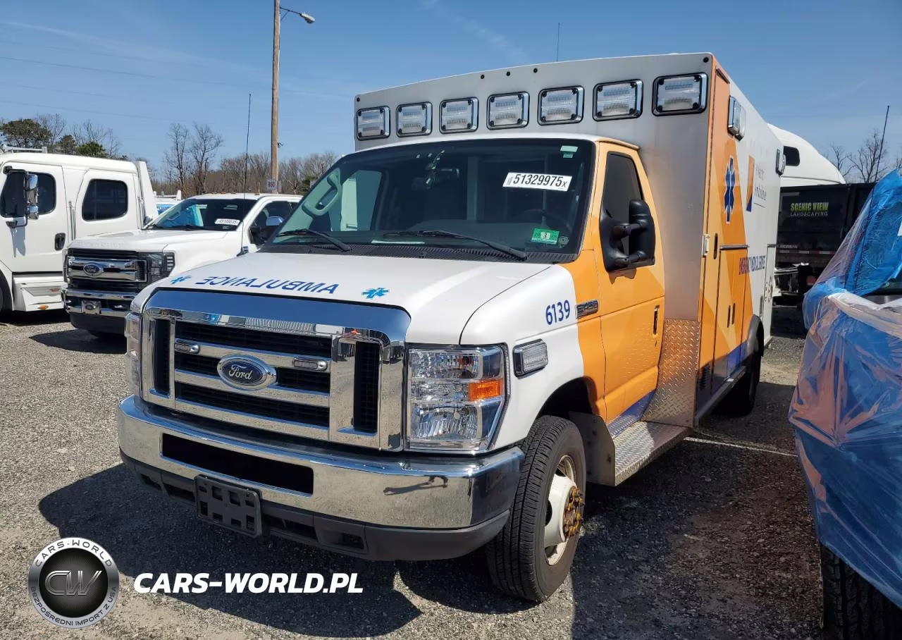 2015 Ford Econoline E450 Super Duty Cutaway Van