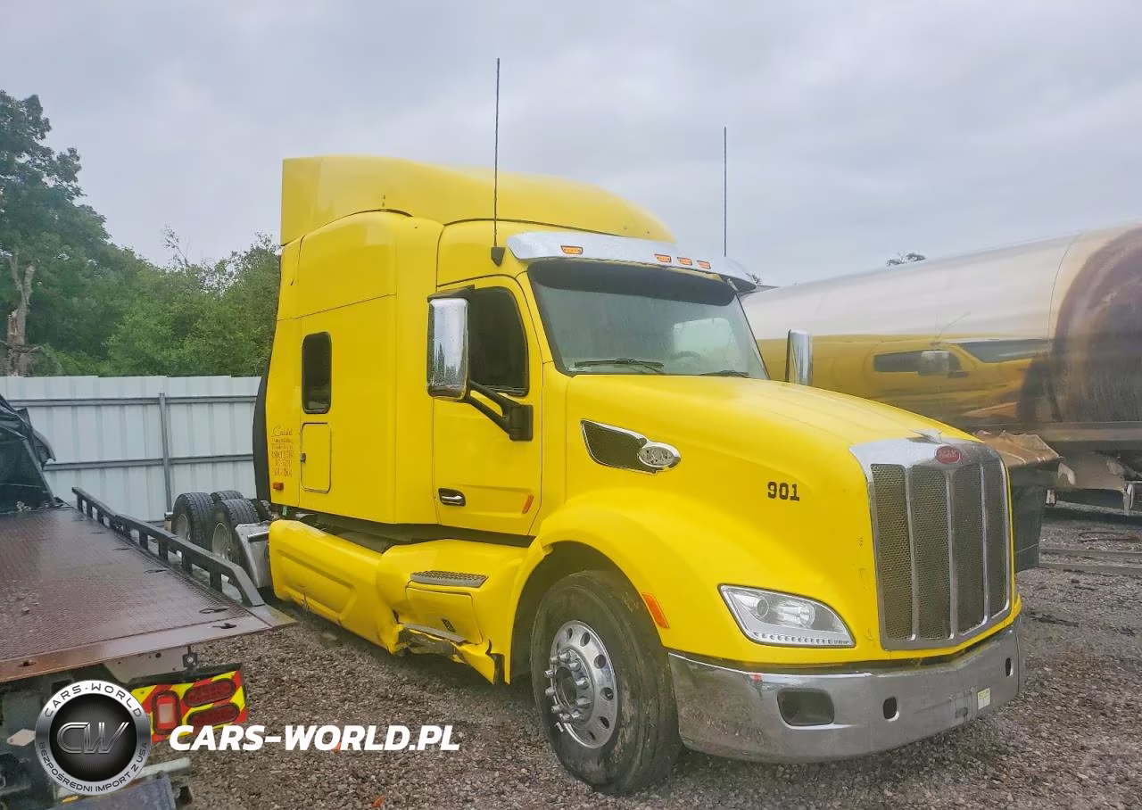 2017 Peterbilt 579 Semi Truck VIN:1NPBGGGG10D455618 - 1
