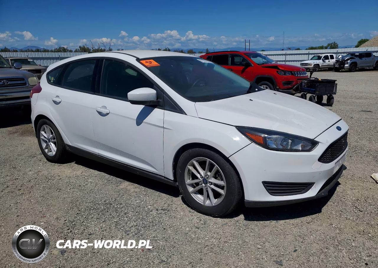 2018 Ford Focus Se VIN:1FADP3K21JL230567 - 4