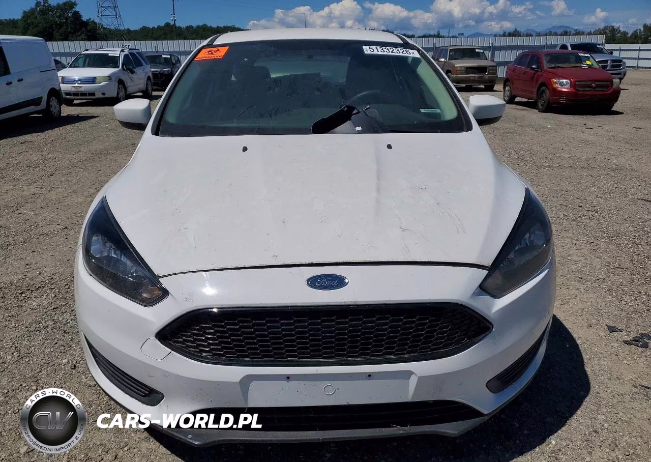 2018 Ford Focus Se VIN:1FADP3K21JL230567 - 5
