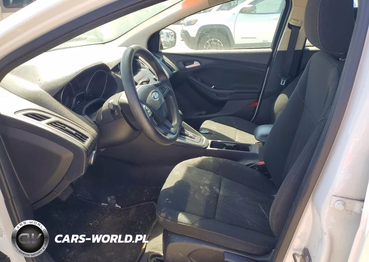 2018 Ford Focus Se VIN:1FADP3K21JL230567 - 7