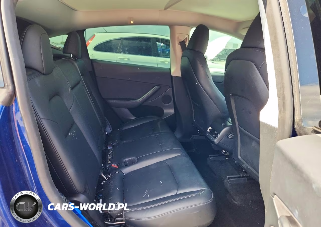 2024 Tesla Model Y VIN:7SAYGDED2RF155667 - 10