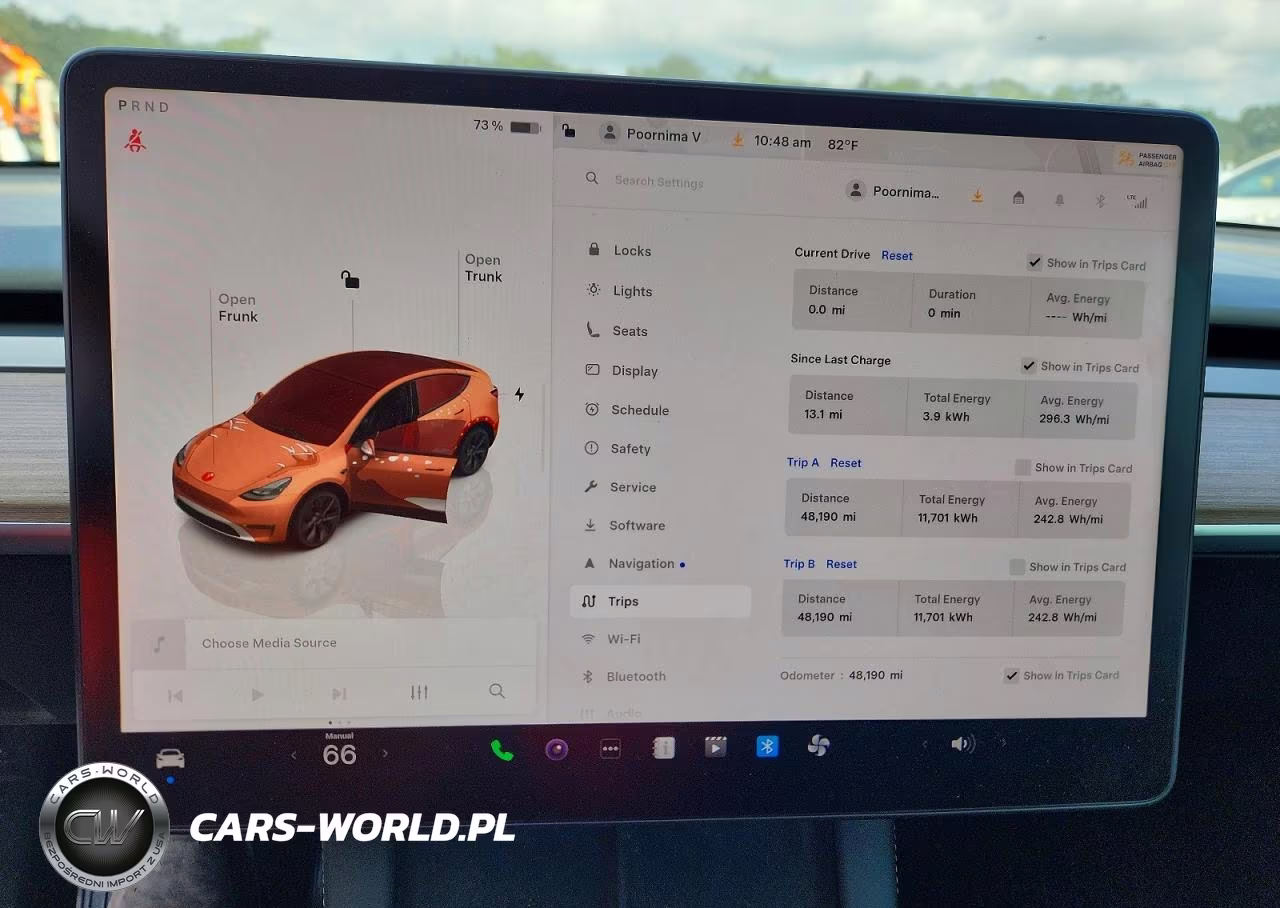 2024 Tesla Model Y VIN:7SAYGDED2RF155667 - 9