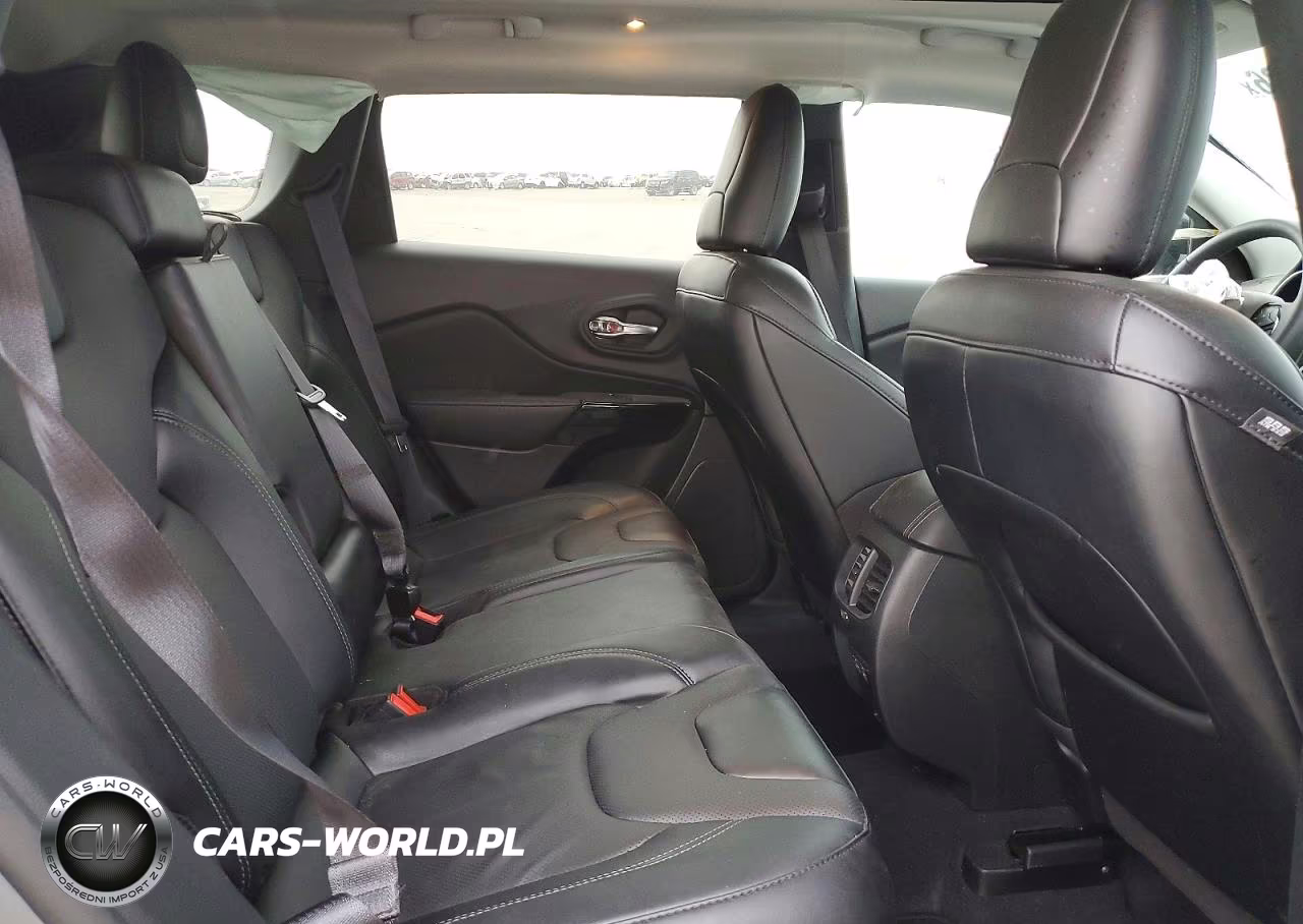 2023 Jeep Cherokee Altitude Lux VIN:1C4PJMMB6PD100217 - 11