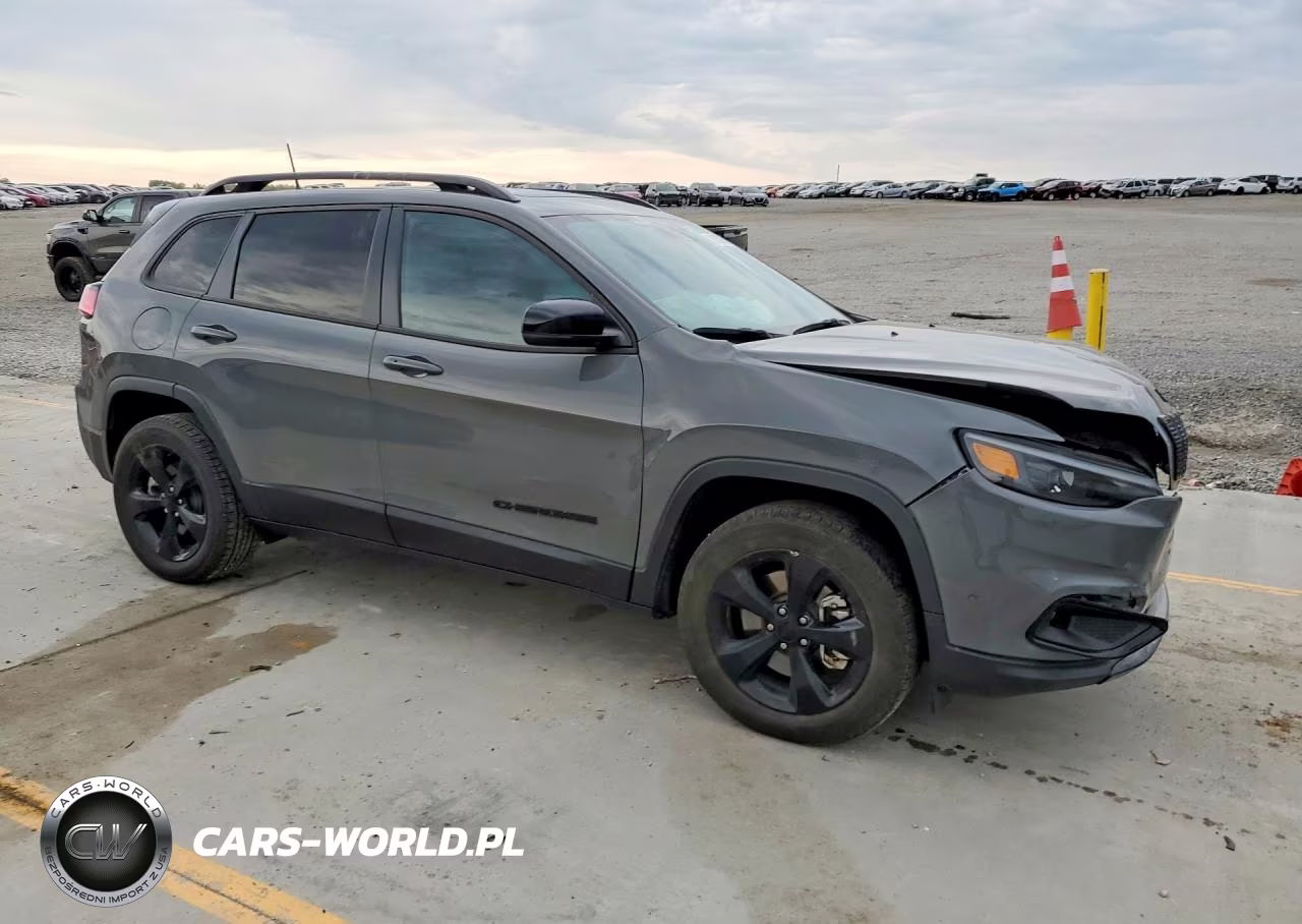 2023 Jeep Cherokee Altitude Lux VIN:1C4PJMMB6PD100217 - 4