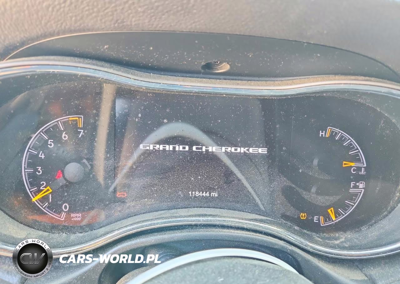 2020 Jeep Grand Cherokee Laredo VIN:1C4RJFAG0LC210975 - 9