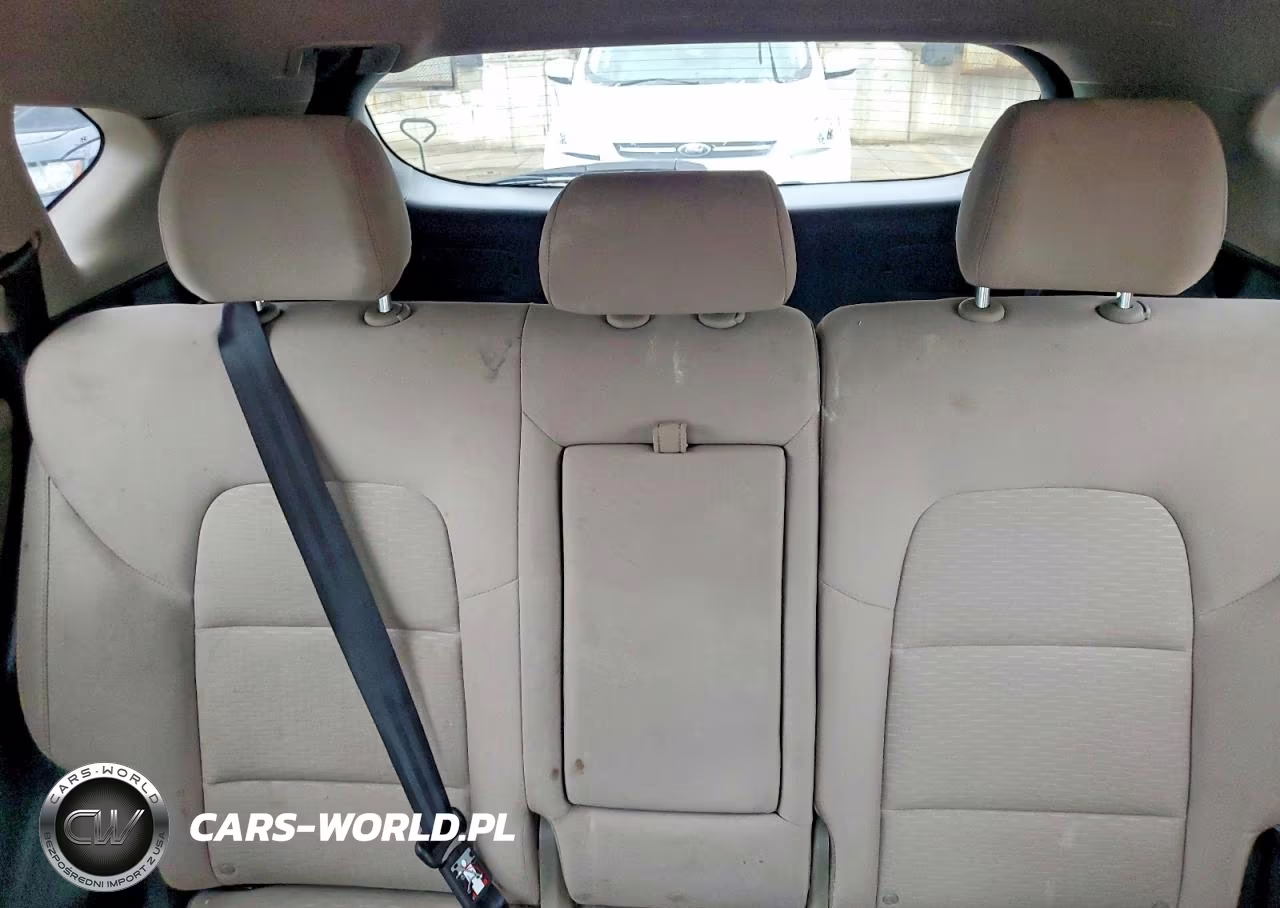 2019 Hyundai Tucson Value VIN:KM8J33A47KU977917 - 10