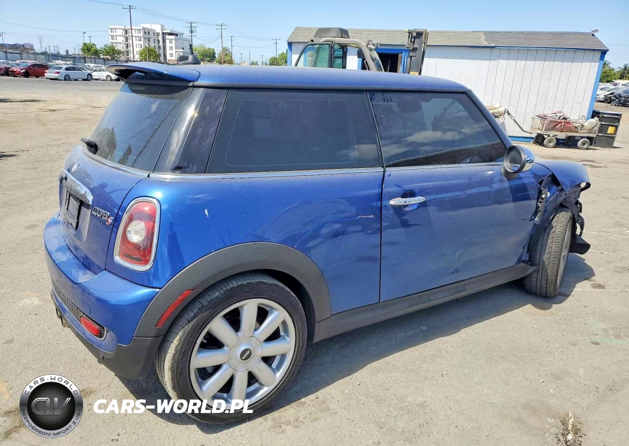 2008 Mini Cooper S VIN:WMWMF73518TV39489 - 3