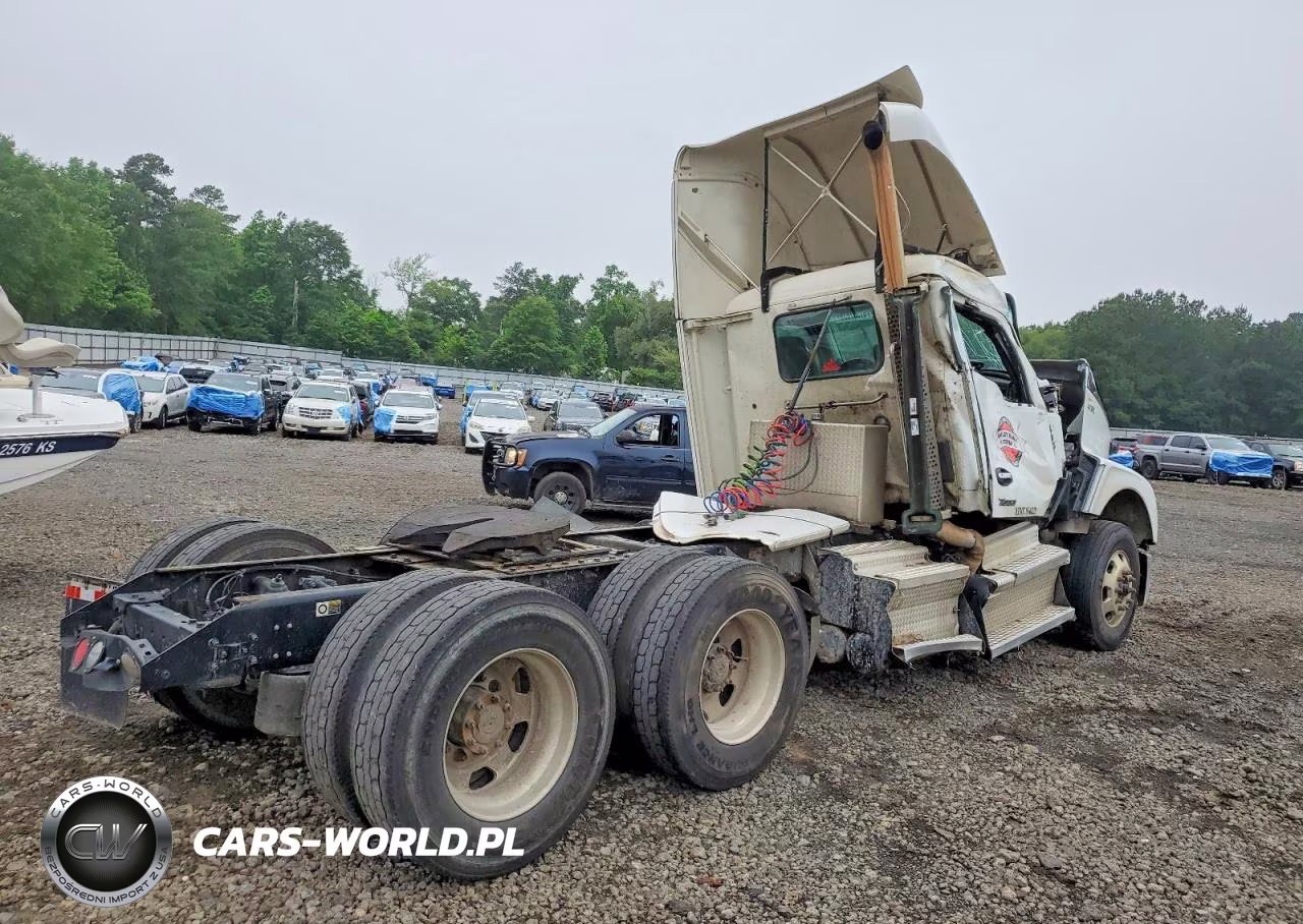 2024 Kenworth T680 Semi Truck VIN:1XKYD49X2RJ388276 - 4