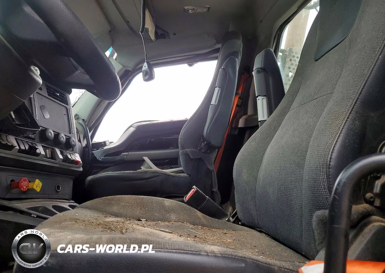 2024 Kenworth T680 Semi Truck VIN:1XKYD49X2RJ388276 - 6