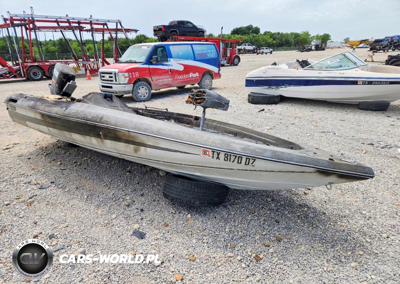 1987 Mariner Boat