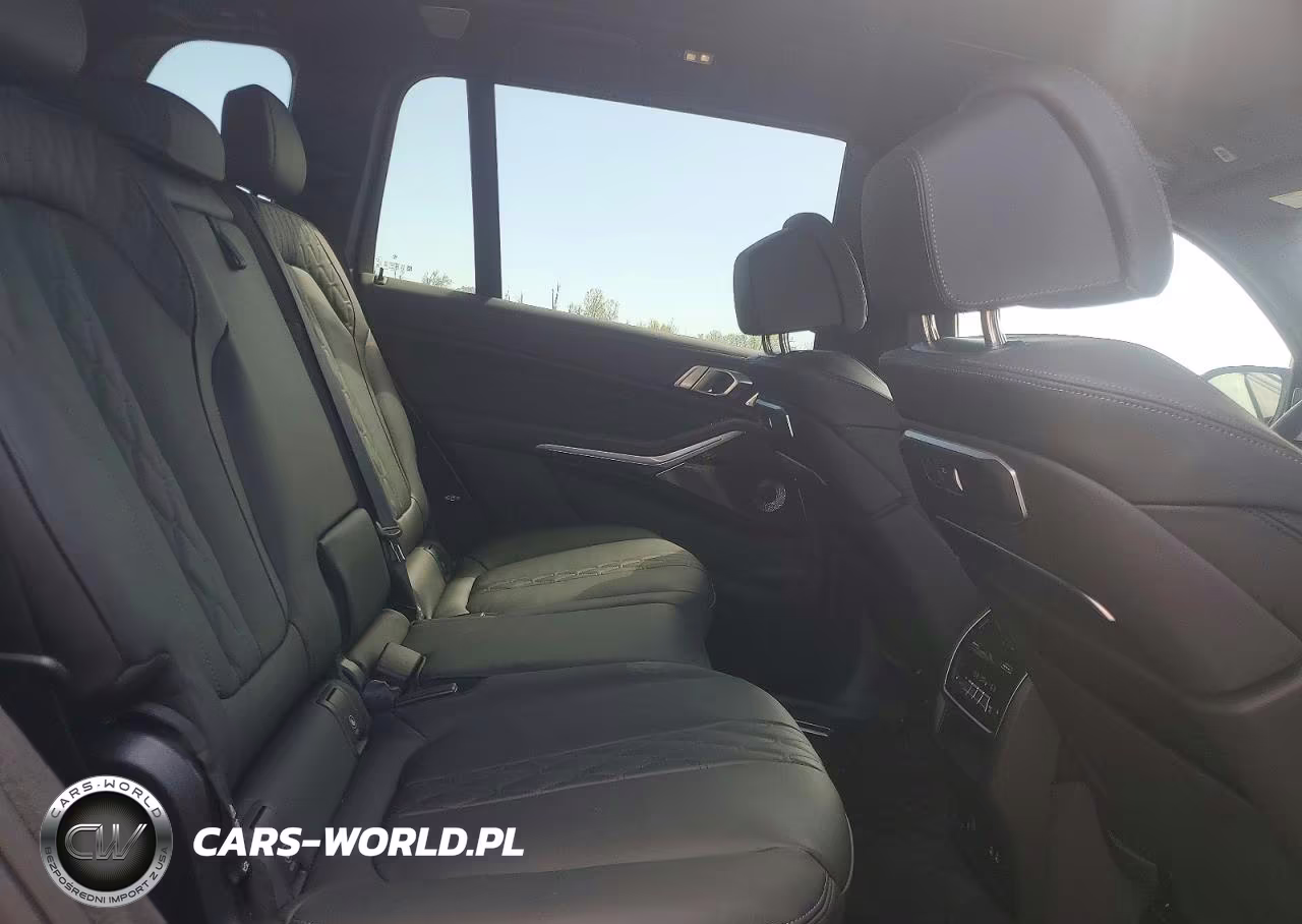 2026 BMW X7 M60I VIN:5UX33EM01T9075431 - 11