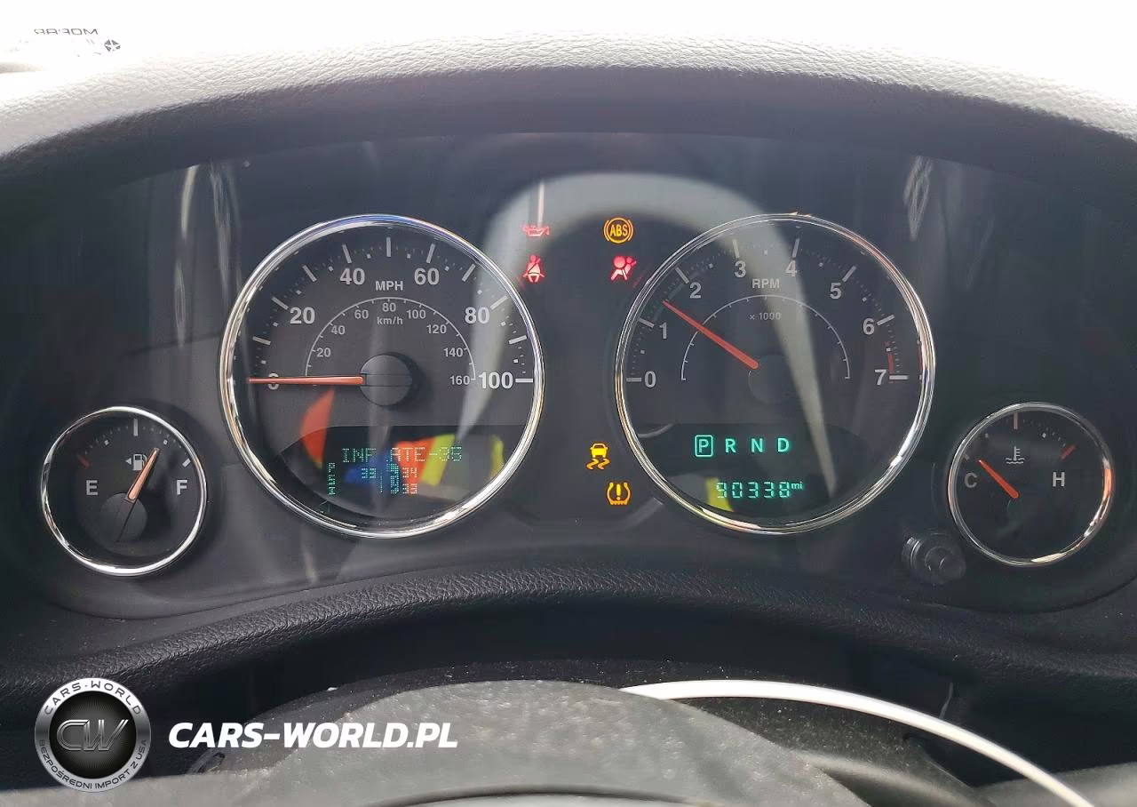 2017 Jeep Wrangler Unlimited Sahara VIN:1C4HJWEGXHL619823 - 9