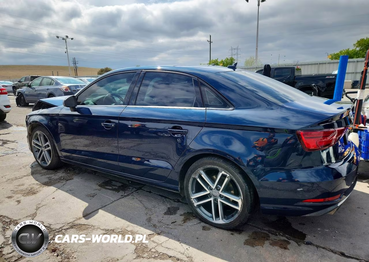 2018 Audi A3 Premium VIN:WAUAUGFF2J1023351 - 2