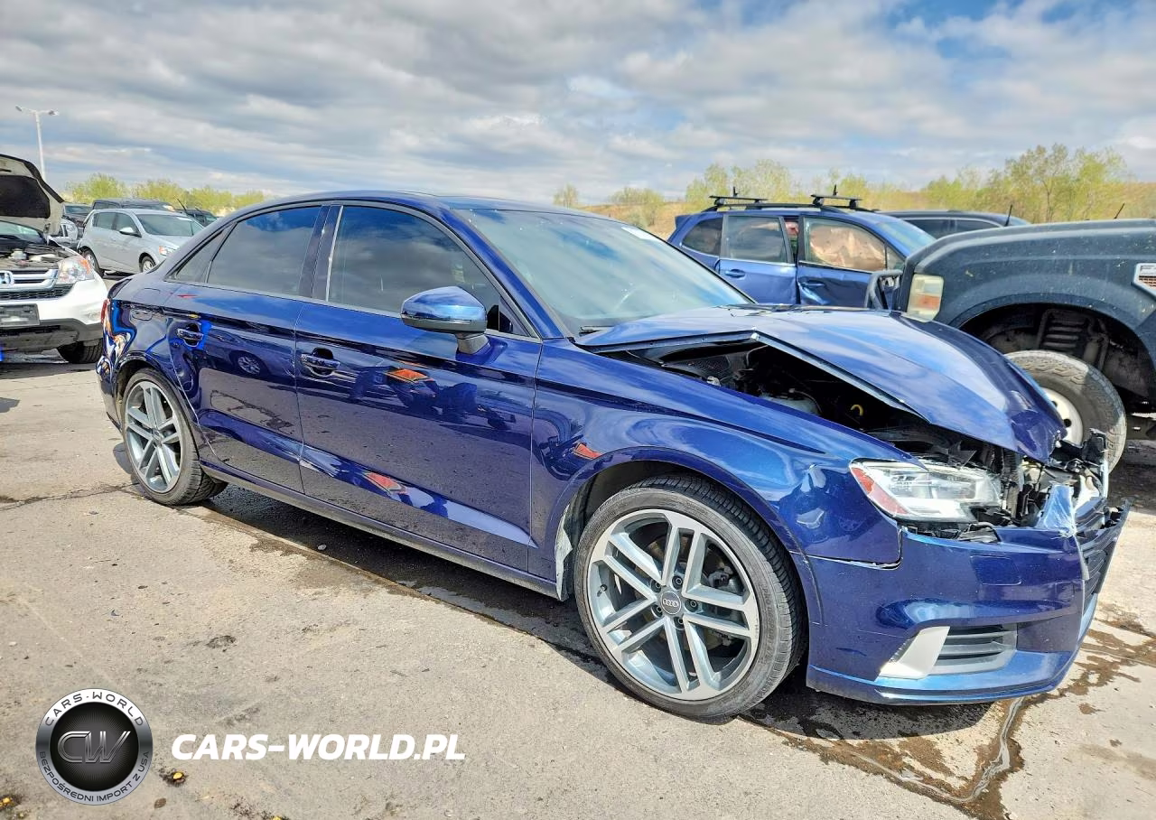 2018 Audi A3 Premium VIN:WAUAUGFF2J1023351 - 4