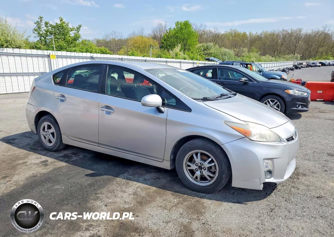 2011 Toyota Prius Two VIN:JTDKN3DU2B5306034 - 4