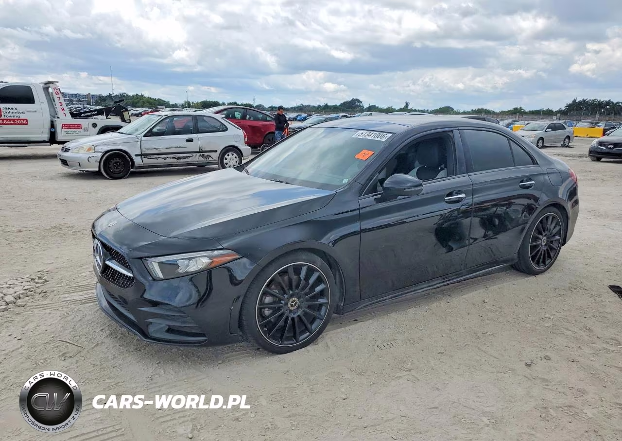 2022 Mercedes-Benz A 220 – zdjęcie 1 z 13