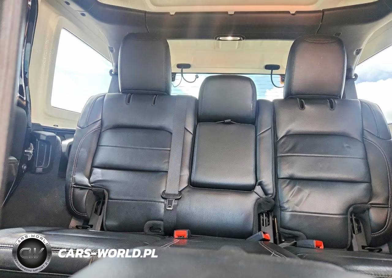 2021 Jeep Wrangler Unlimited Sahara VIN:1C4HJXEM6MW623243 - 10