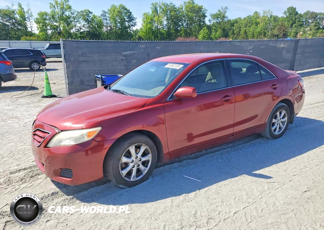 2010 Toyota Camry Le – zdjęcie 1 z 12