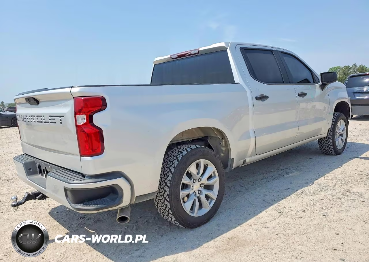 2020 Chevrolet Silverado C1500 Custom VIN:3GCPWBEH1LG113821 - 3