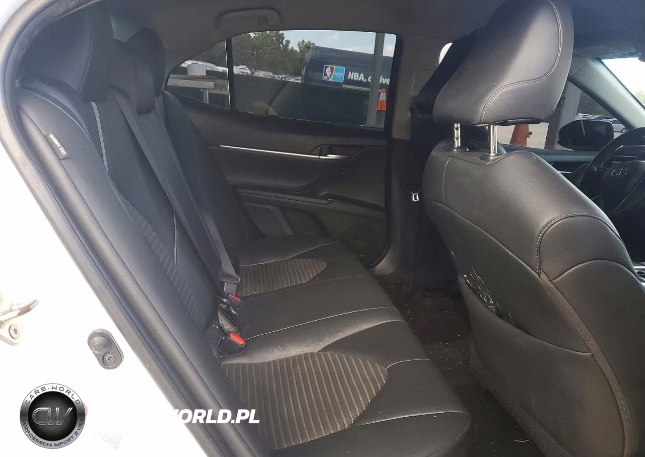 2018 Toyota Camry Se VIN:4T1B11HK5JU024401 - 10