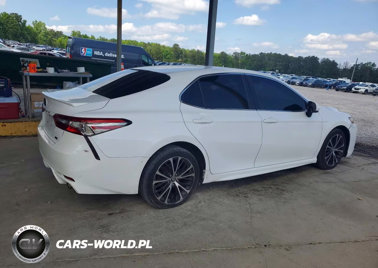 2018 Toyota Camry Se VIN:4T1B11HK5JU024401 - 3