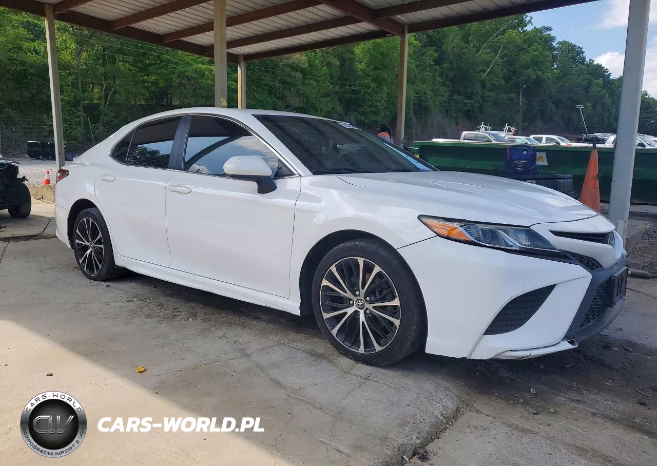 2018 Toyota Camry Se VIN:4T1B11HK5JU024401 - 4