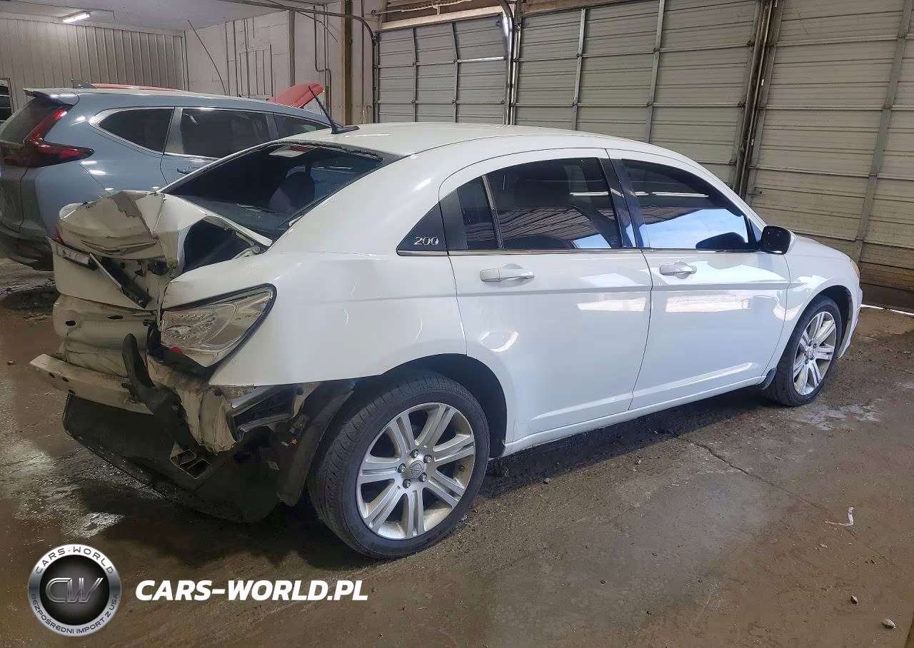 2013 Chrysler 200 Touring VIN:1C3CCBBB3DN722820 - 3