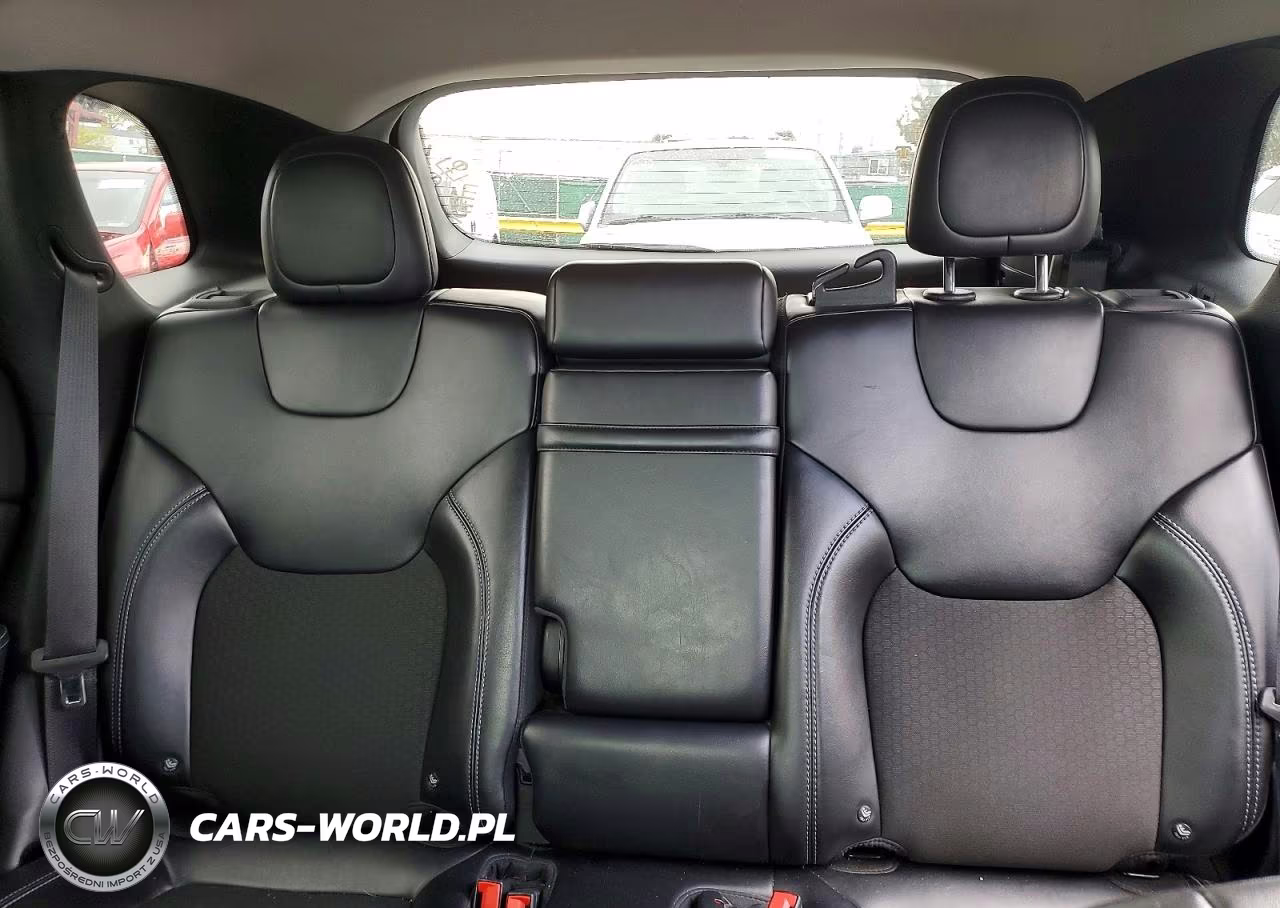 2019 Jeep Cherokee Latitude Plus VIN:1C4PJMLB8KD181814 - 10