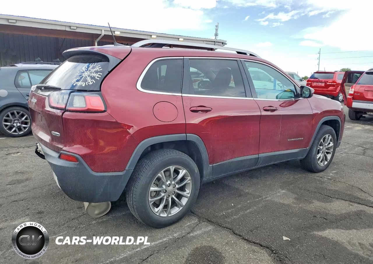 2019 Jeep Cherokee Latitude Plus VIN:1C4PJMLB8KD181814 - 3