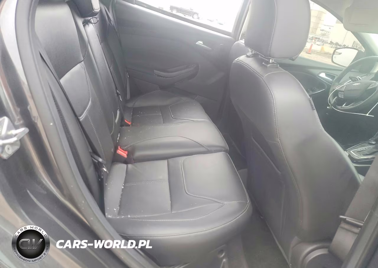 2018 Ford Focus Titanium VIN:1FADP3J20JL233204 - 10