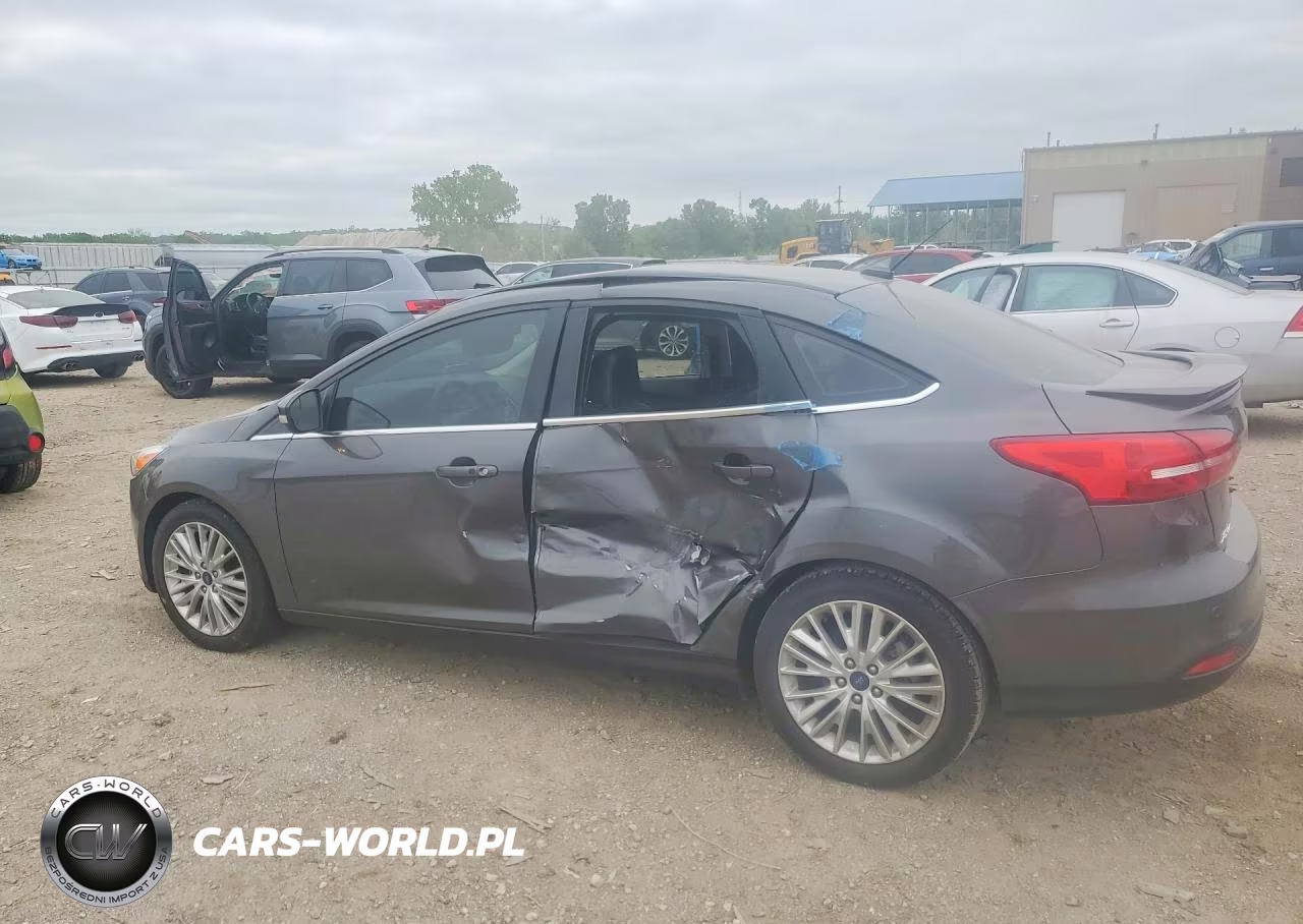 2018 Ford Focus Titanium VIN:1FADP3J20JL233204 - 2
