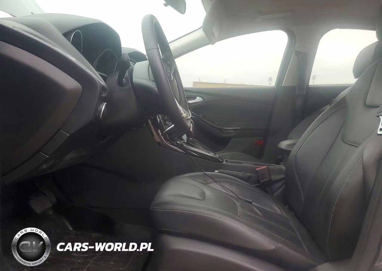 2018 Ford Focus Titanium VIN:1FADP3J20JL233204 - 7
